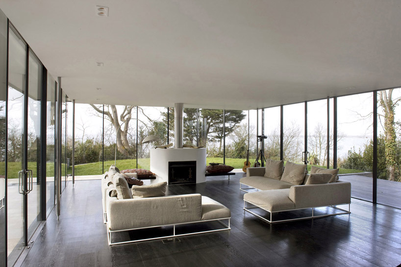 glass house by manser practice architects