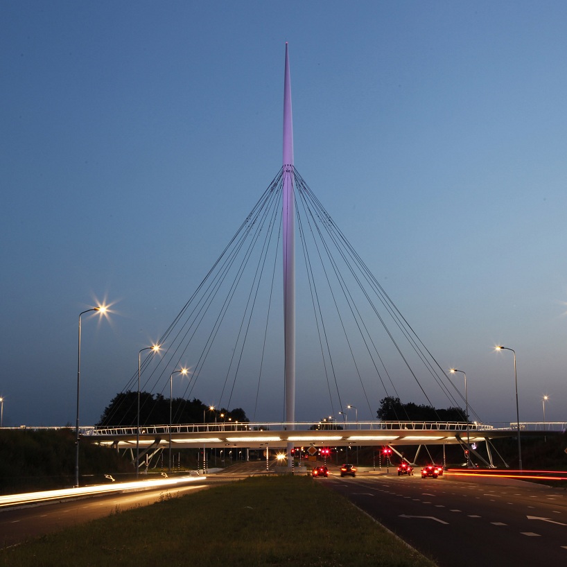 circular hovenring cyclist bridge by ipv delft
