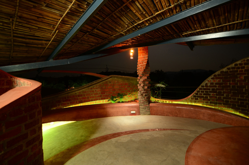 i.STUDIO architecture double curves brick house near mumbai