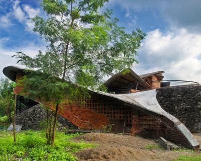 i.STUDIO architecture double curves brick house near mumbai