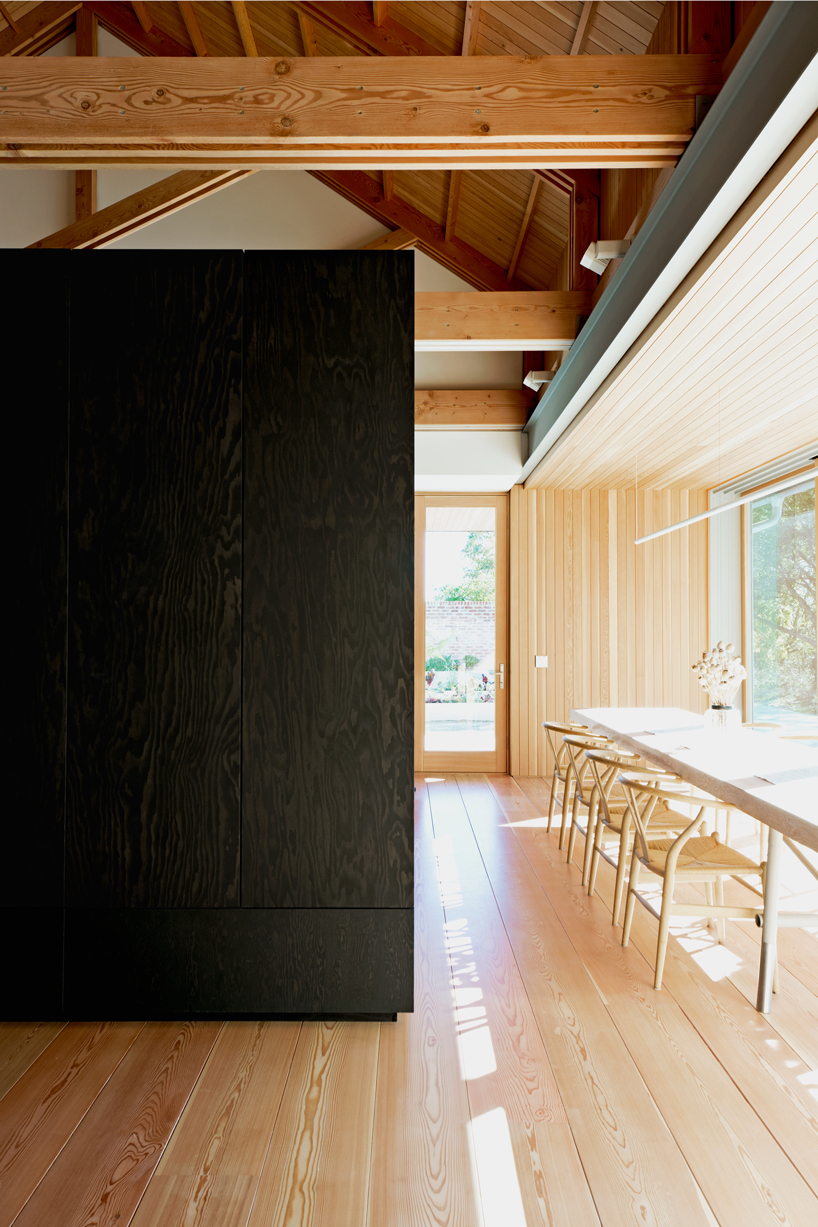 scott and scott architects complete 'saanich farmhouse' in canada designboom