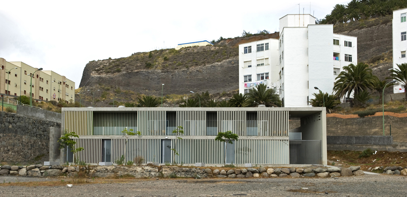 el lasso community centre by romera and ruiz architects