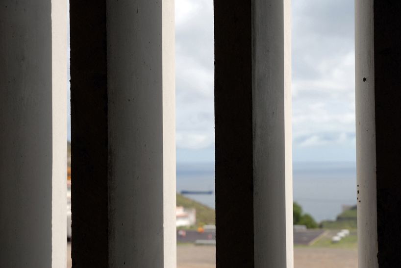 el lasso community centre by romera and ruiz architects