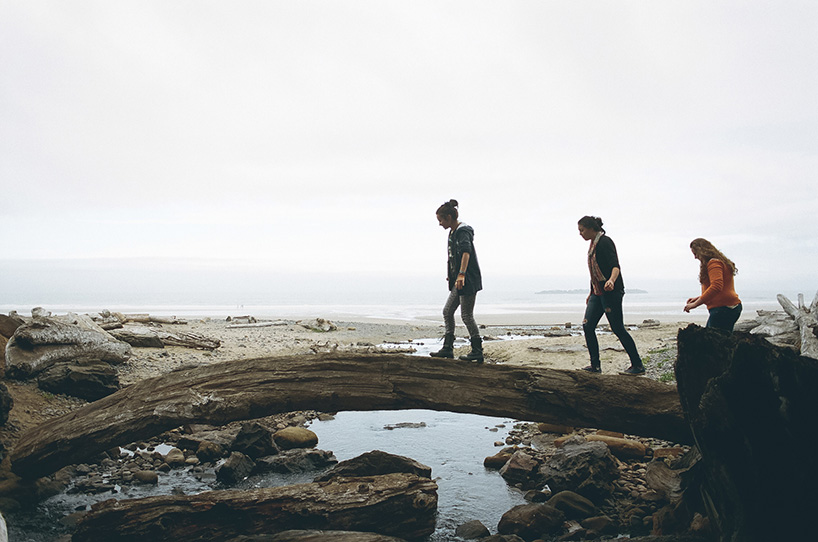 instrument labs captures the oregon coast with an interactive journal