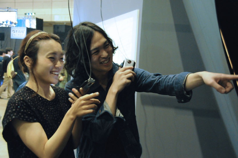 takayuki rokutan: simejection mapping onto shimeji mushrooms 