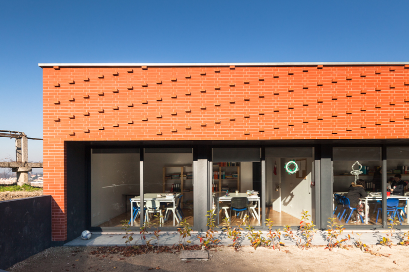 saavedrarquitectura builds brick clad school house in guimar&atilde;es