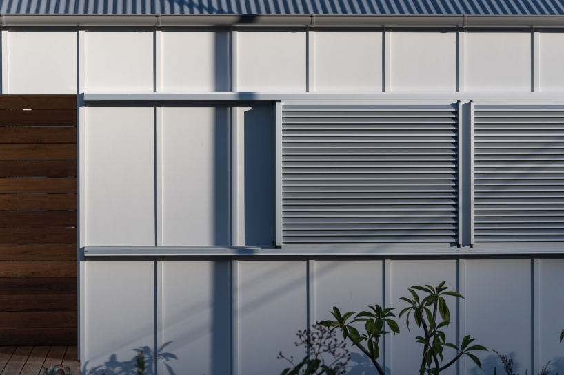 australian beach house boasts a modest durable beauty by bourne blue architects