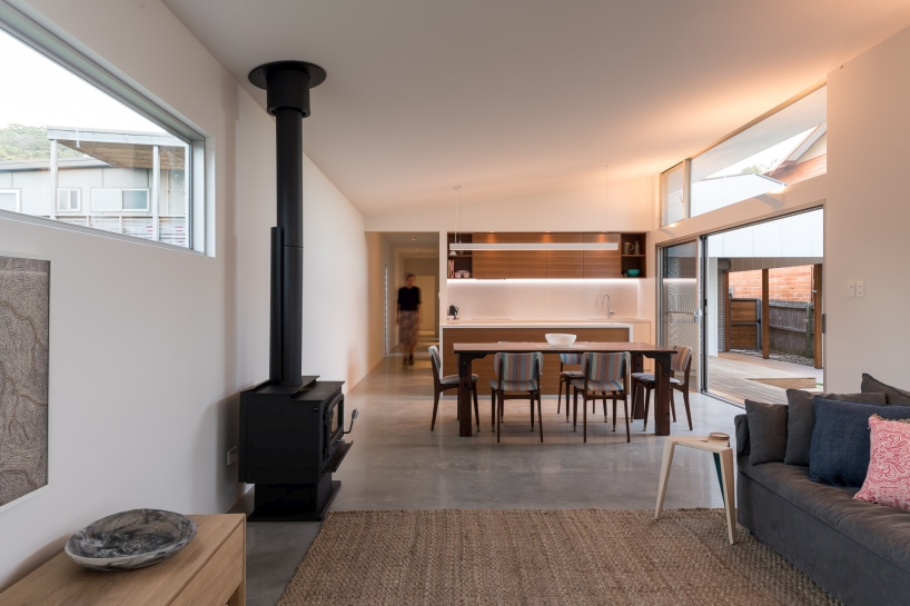 australian beach house boasts a modest durable beauty by bourne blue architects