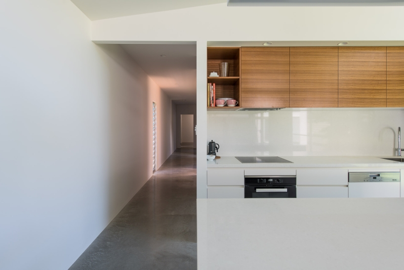 australian beach house boasts a modest durable beauty by bourne blue architects