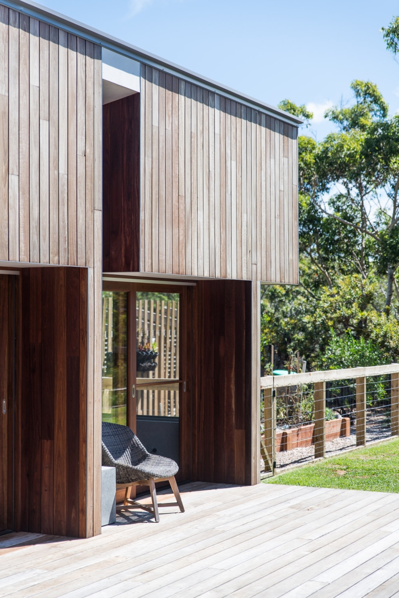 bourne blue architecture designs timber beach house for surfboard maker in australia