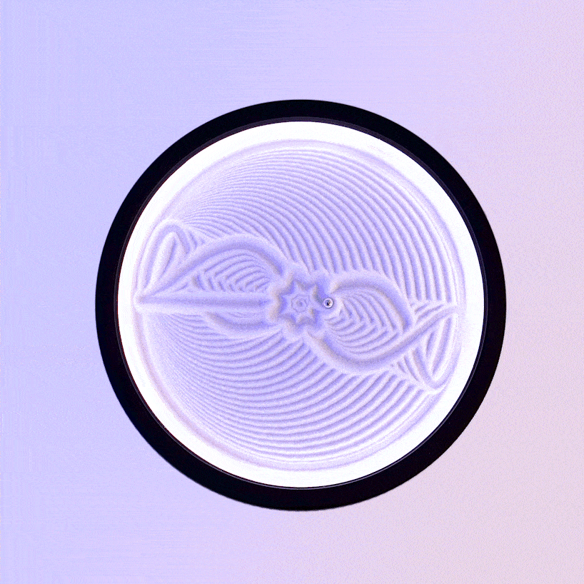 SANSARA mini: un reloj efímero que dibuja infinitos patrones en la arena