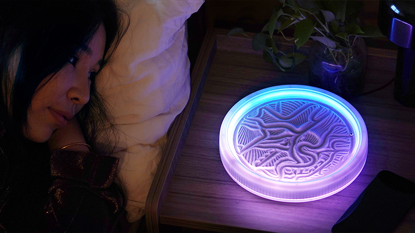 SANDSARA mini: an ephemeral timepiece that draws infinite patterns in sand