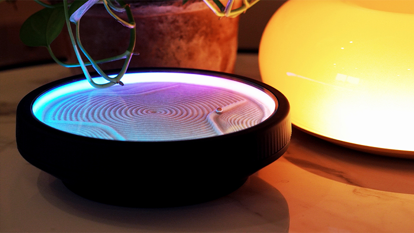 SANDSARA mini: an ephemeral timepiece that draws infinite patterns in sand