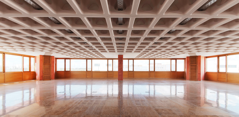 alarcon+asociados reduce floor slabs with holedeck system