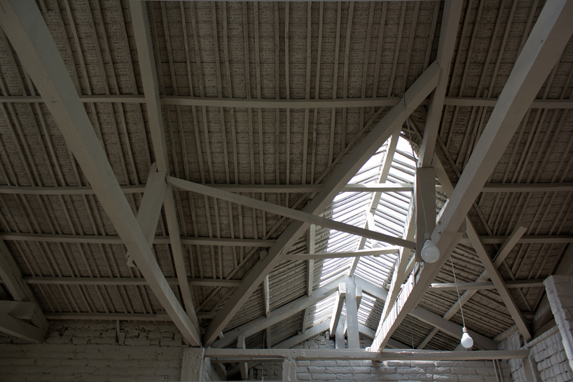 home-turned-stable reframes ideas about weathering 