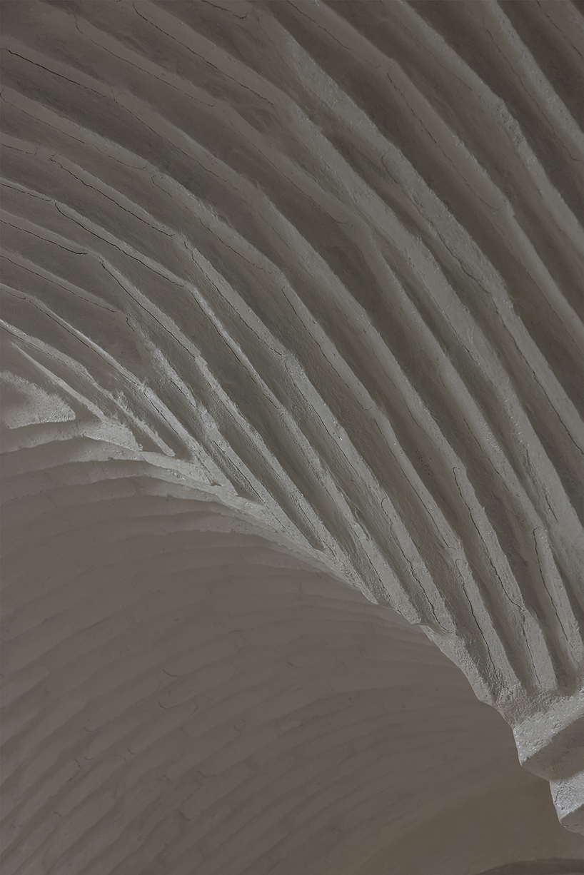 made of earthen adobe vaults, al borde&rsquo;s biology lab rises from the amazonian rainforest - 10
