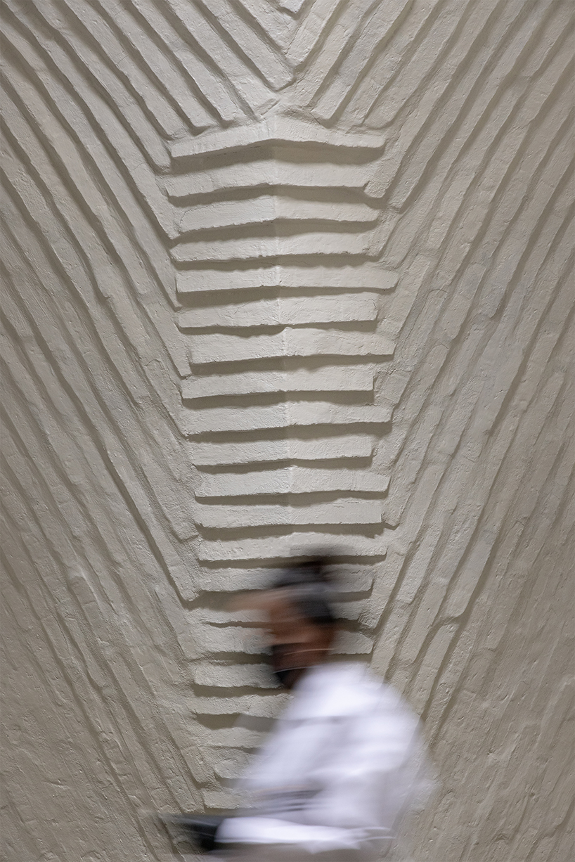made of earthen adobe vaults, al borde&rsquo;s biology lab rises from the amazonian rainforest - 7