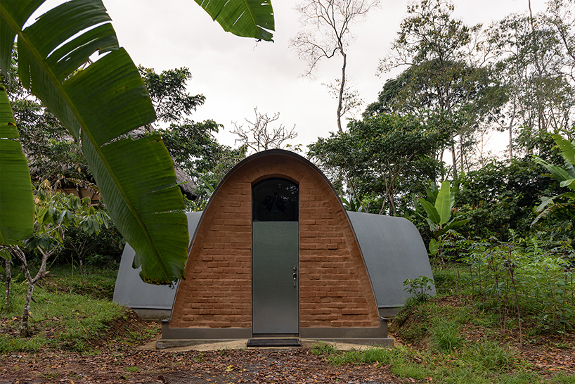 made of earthen adobe vaults, al borde&rsquo;s biology lab rises from the amazonian rainforest - 5
