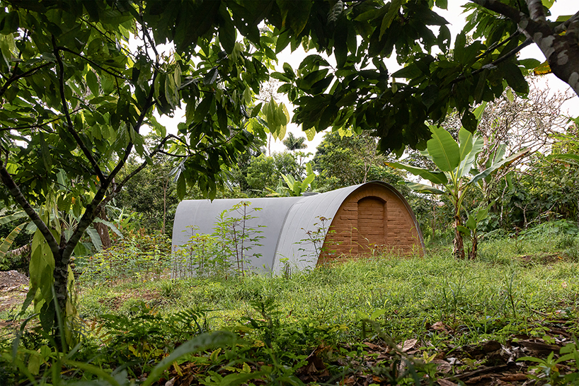 made of earthen adobe vaults, al borde&rsquo;s biology lab rises from the amazonian rainforest - 4