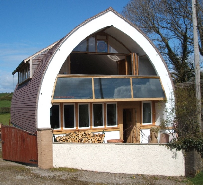 brian waite breaks childhood prejudices with his self-built straw home