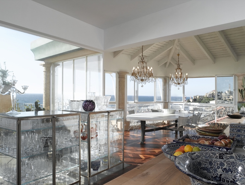 alex meitlis overhauls the kastiel's penthouse in jaffa, israel