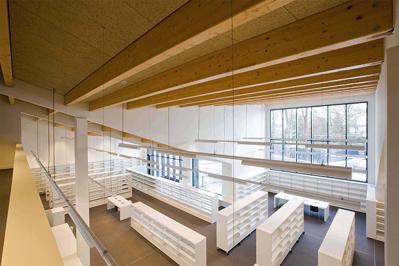 OMGEVING aligns zoersel's public library with the belgian streetscape