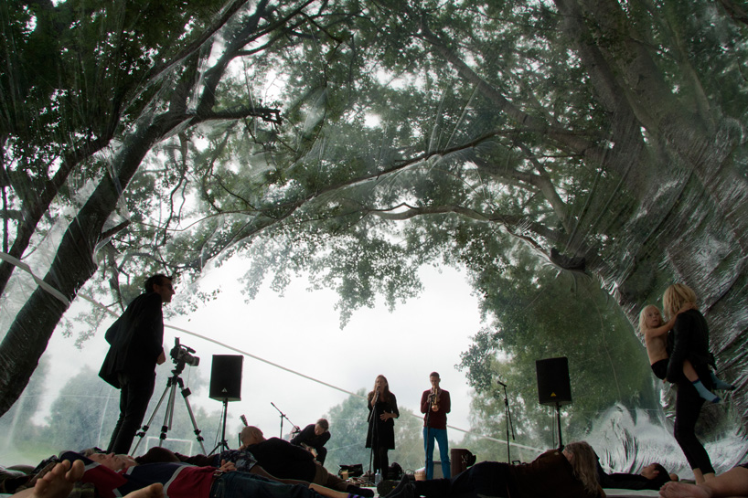 plastique fantastique's inflatable aeropolis community center
