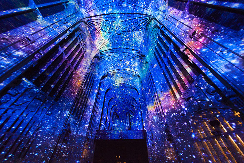 miguel chevalier projects immersive images on to king's college chapel in cambridge