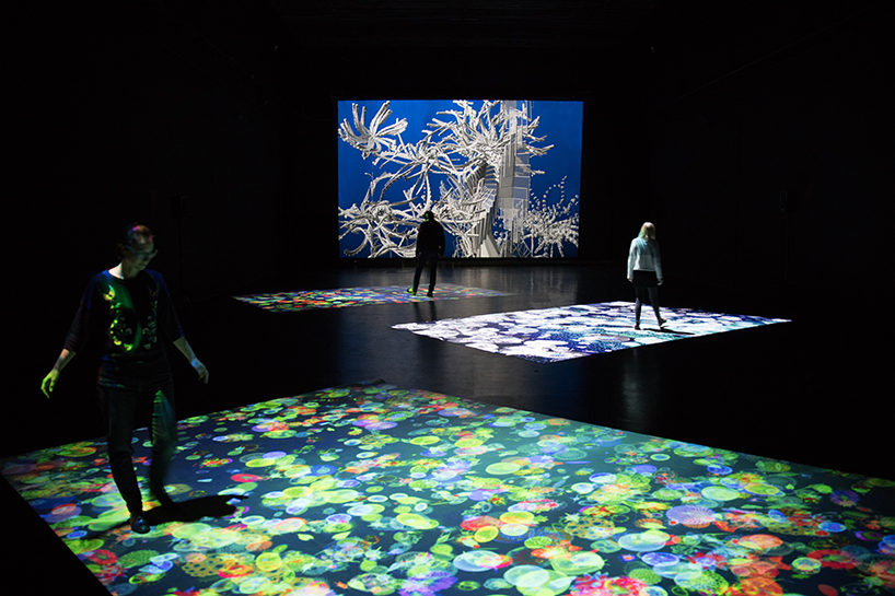 miguel chevalier immerses visitors underwater with digital abysses exhibition