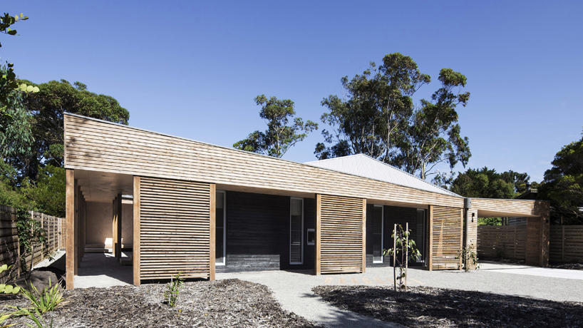 adrian bonomi designs expansive somers vacation home in australia