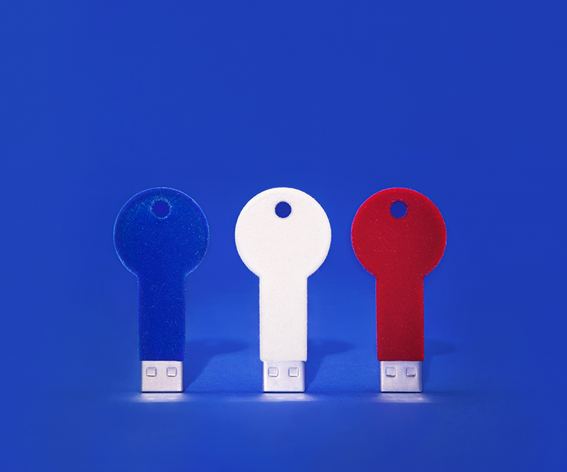 5.5 designstudio showcases so french exhibition for renault on champs elysees