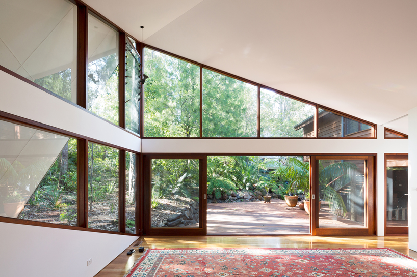 fearns studio expands folded south durras house in australia