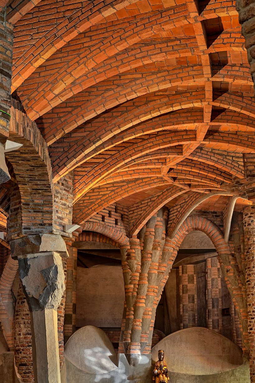 david cardelús photographs gaudí crypt near barcelona