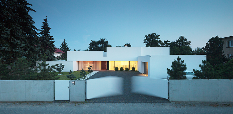 KMA architects unites house on the line of the horizon