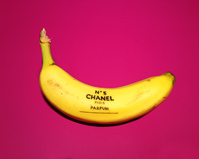 marta grossi inscribes onto temporary canvas for banana graffiti