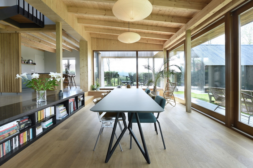 reclaimed wood assembles HOYT architecten's barn house in waterland