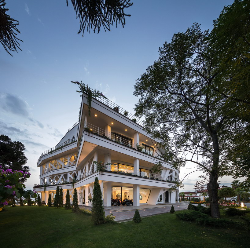 villa didaar in iran repeats the natural patterns of trees