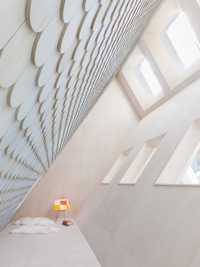 uufie reinterpret tree house in canadian lake cottage 