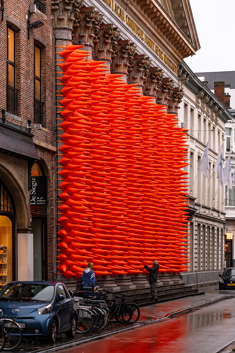 SpY wraps neoclassical columns in ghent with 1984 luminous traffic cones for lichtfestival