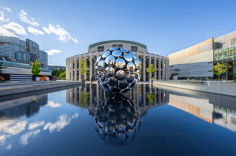 mata-mata memasang bola di place des art di montreal setelah membuat piramida giza terpesona 3