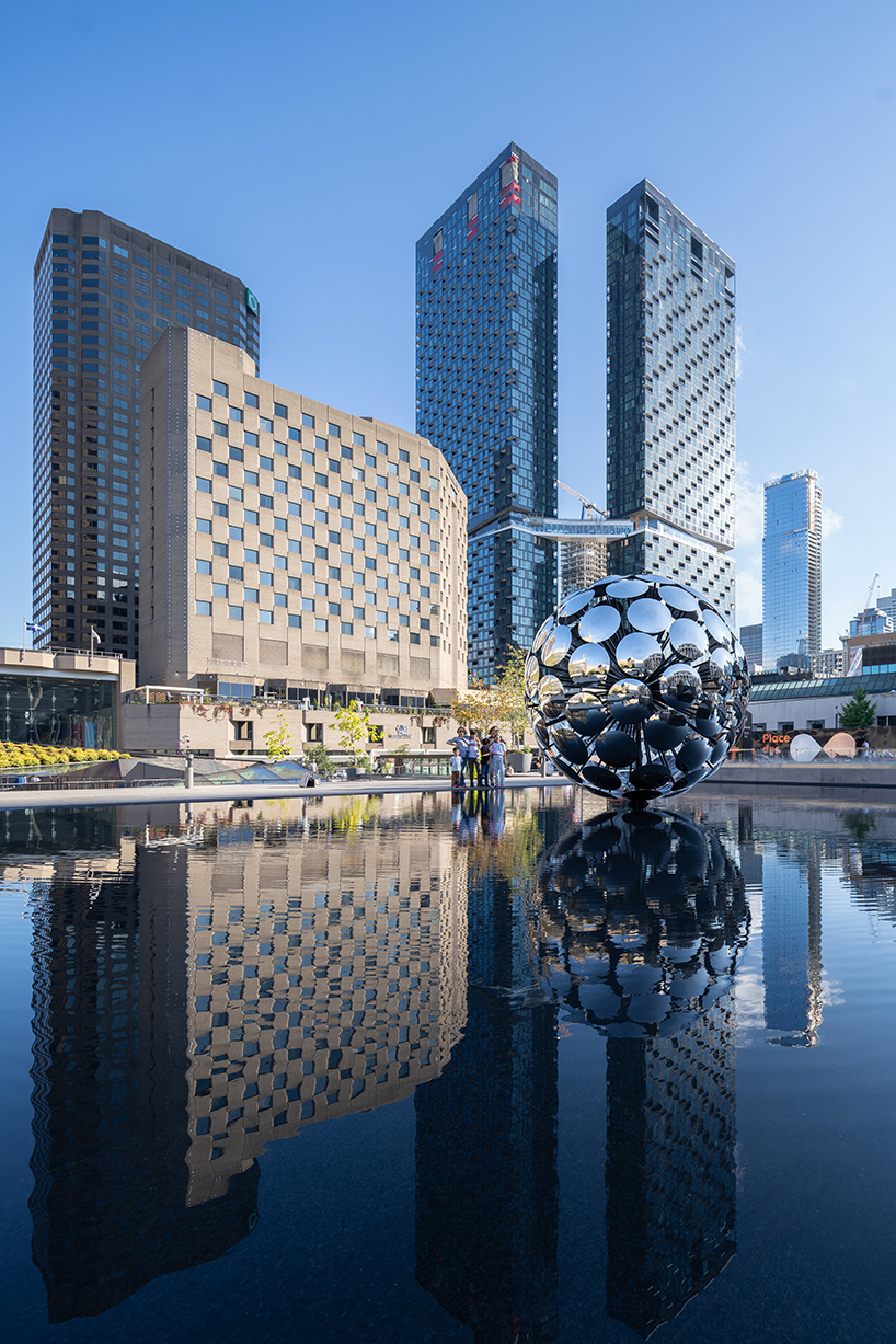 mata-mata memasang bola di place des art di montreal setelah membuat piramida giza terpesona 6