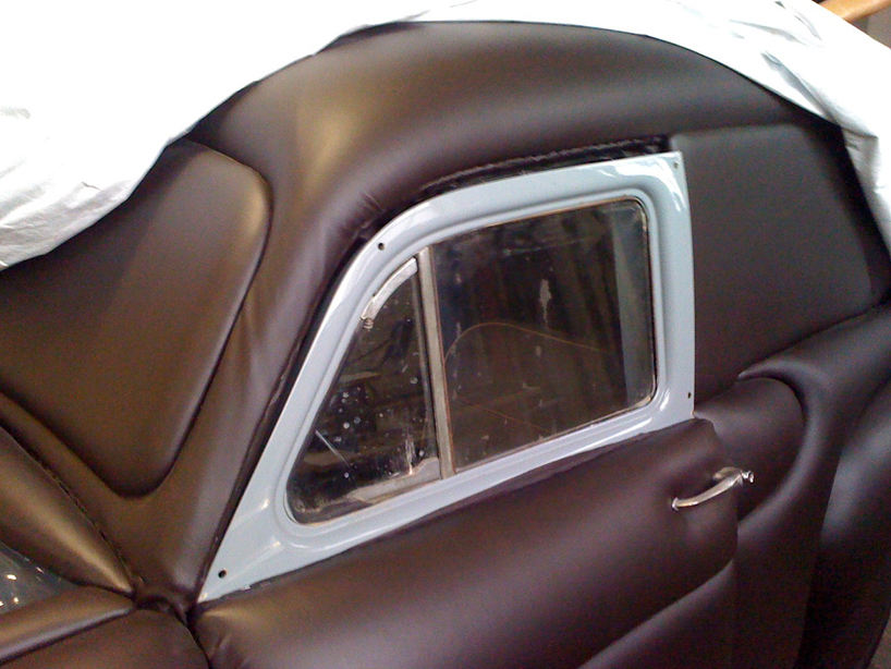 olaf mooij sculpts chesterfield car using leather and foam