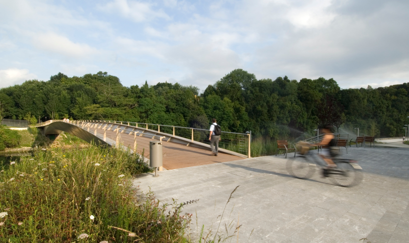 anta ingenieria civil curves footbridge over urumea river 