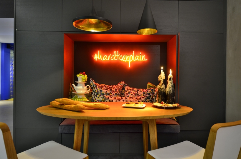 studio cinque blurs functional divisions with the live in kitchen