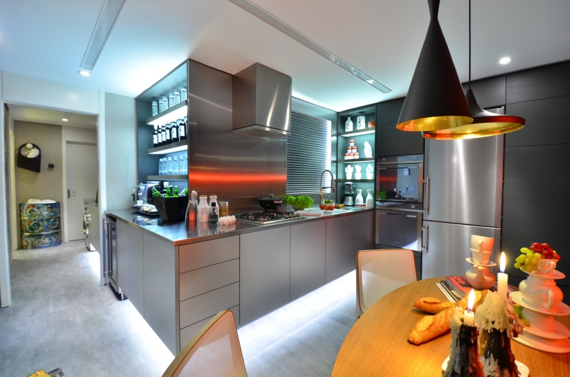 studio cinque blurs functional divisions with the live in kitchen