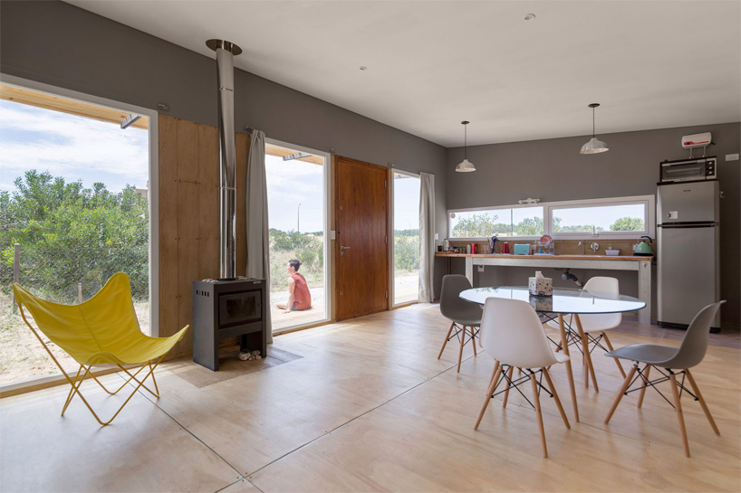 moirëarquitectos constructs steel framed holiday home with corrugated white façade