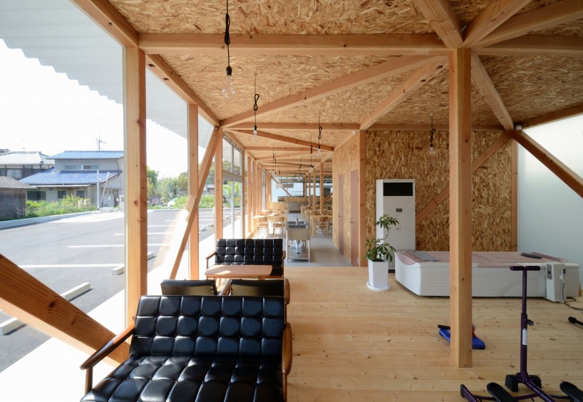 niji architects constructs inviting timber frame cafeteria in japan