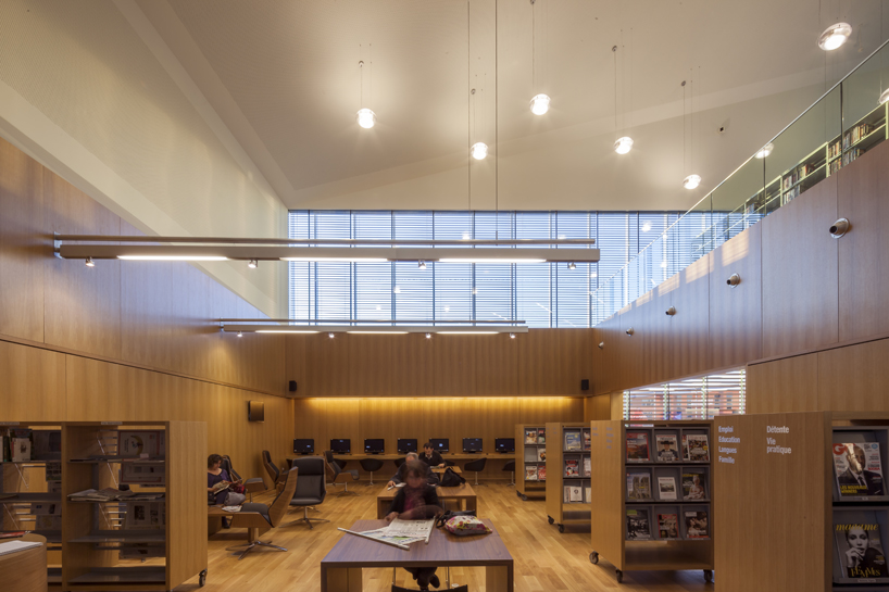 CFA overhangs triangular media library montauban in france