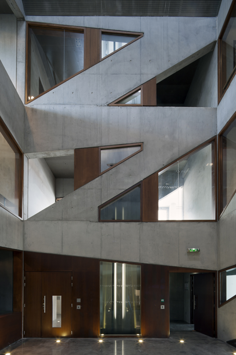 CFA wraps l'arbrisseau neighborhood center around terraces