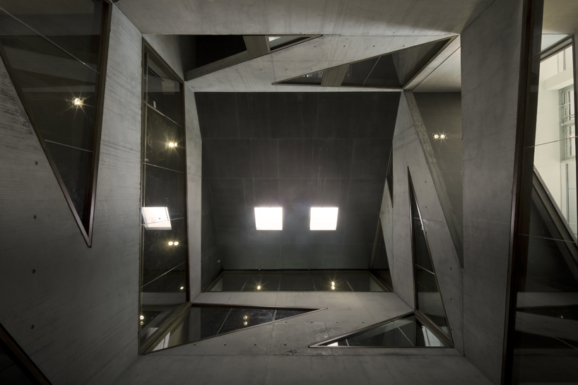 CFA wraps l'arbrisseau neighborhood center around terraces